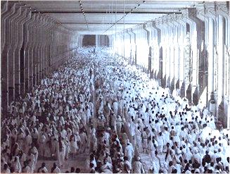 pilgrims performing sai - (source - Tell me about Hajj)